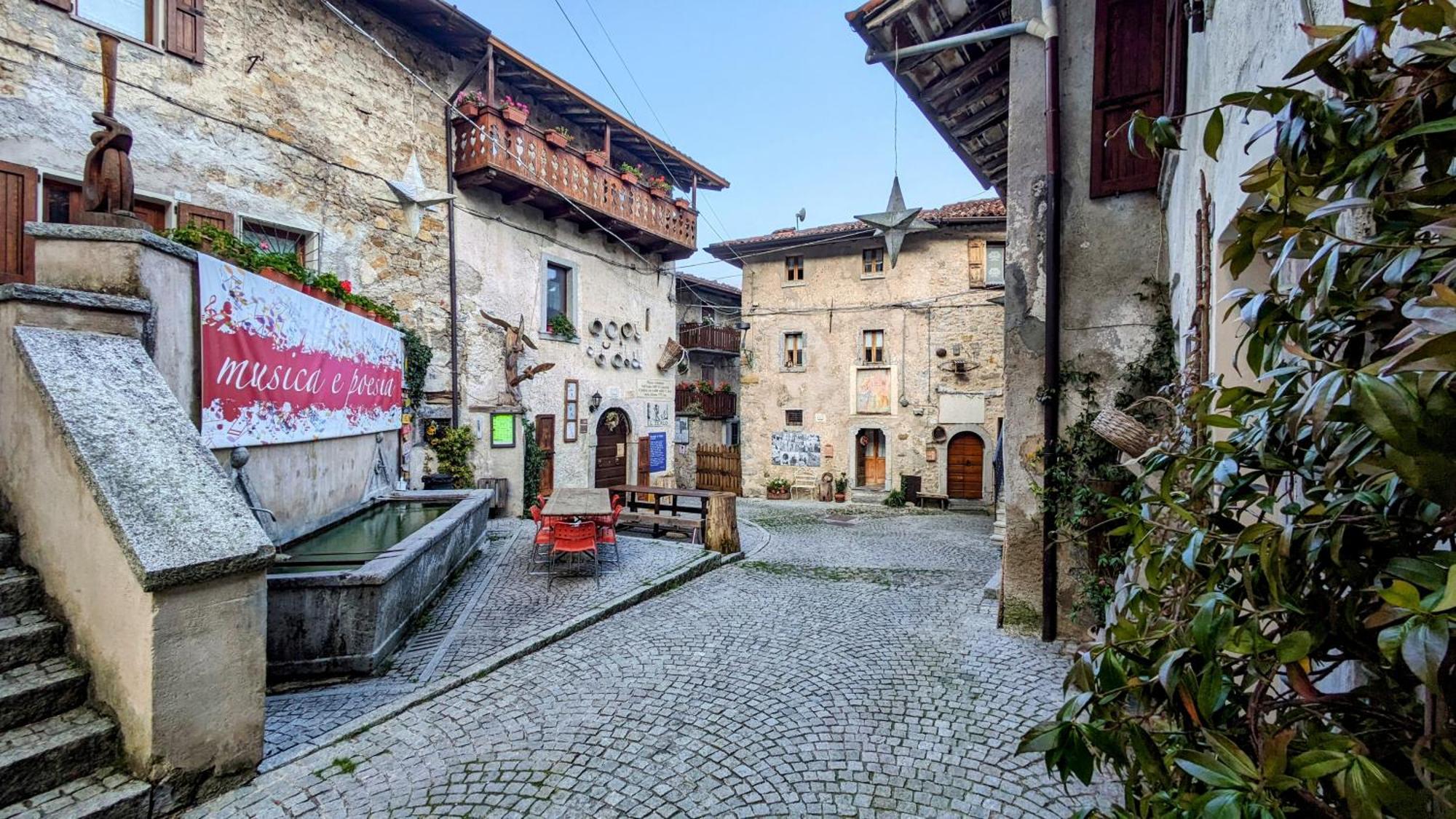 B&B Piccolo Tibet Lavenone Екстериор снимка