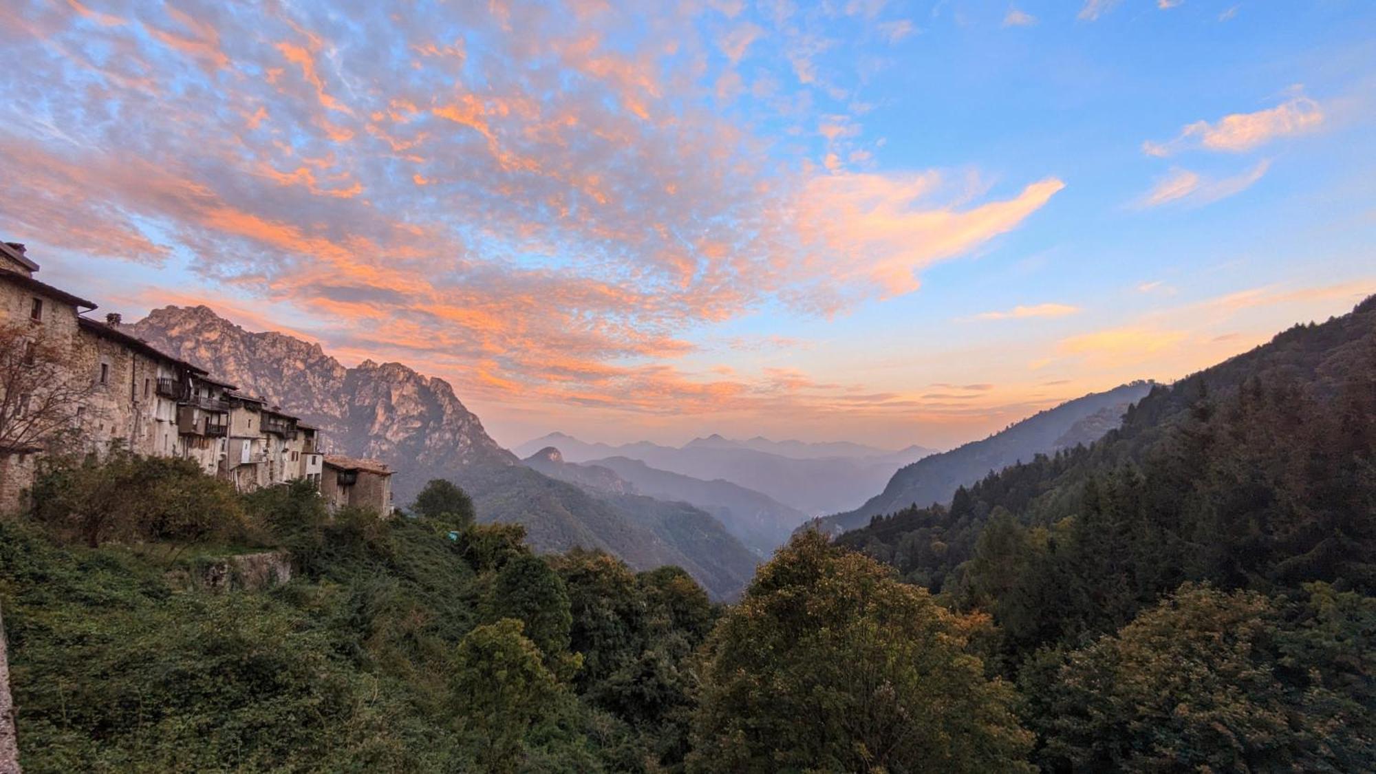 B&B Piccolo Tibet Lavenone Екстериор снимка