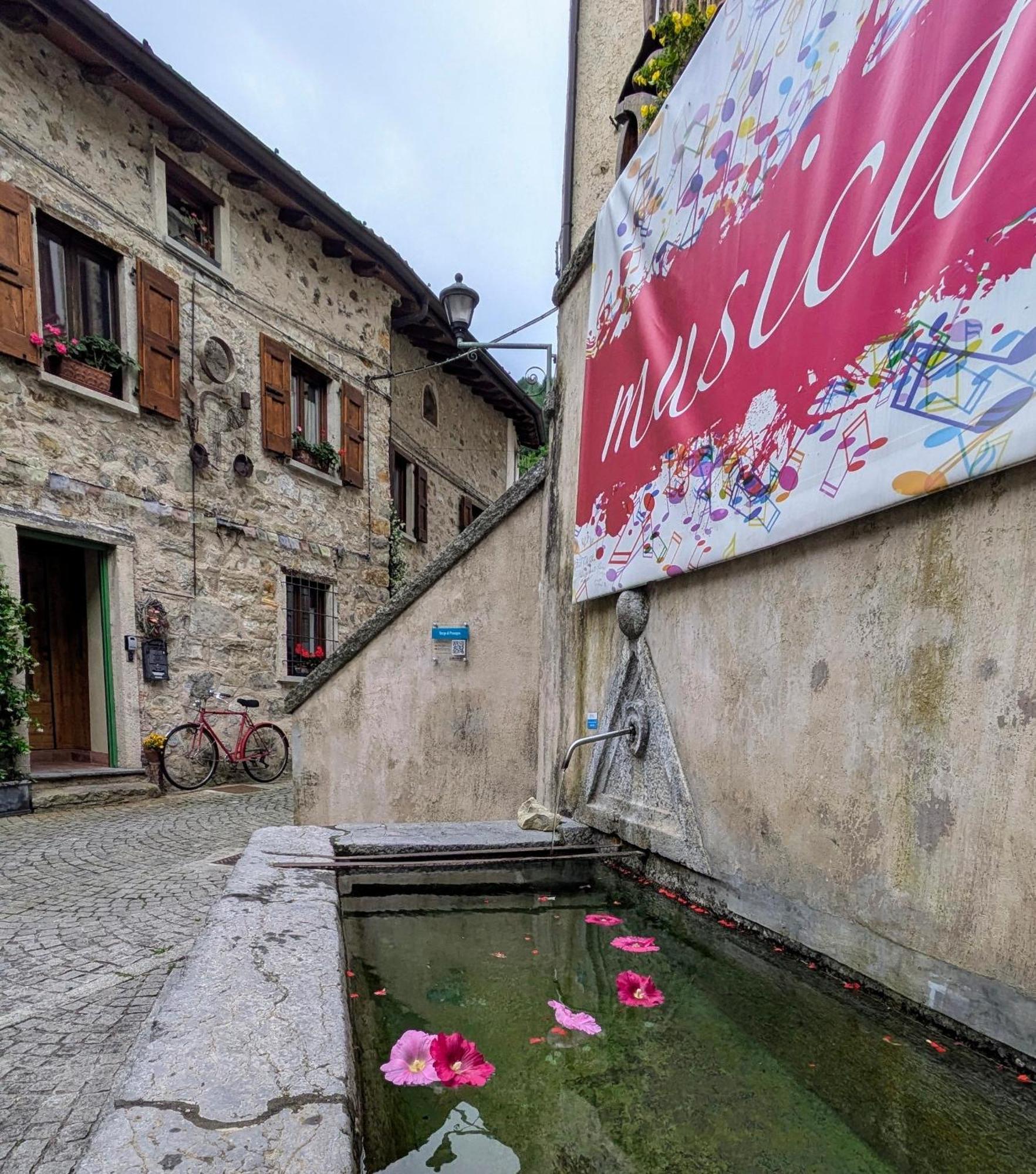 B&B Piccolo Tibet Lavenone Екстериор снимка